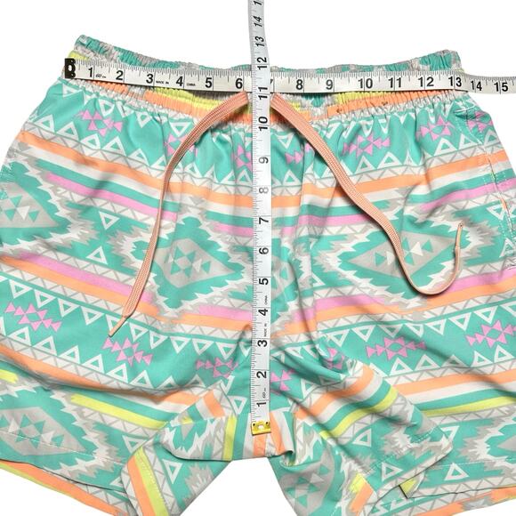 Chubbies | Men | The En Fuegos Pastel Aztec 5.5 Inch Lined Swim Trunks | Medium - Picture 4 of 14